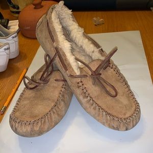 Uggs driving  moccasin size 9 vintage shoe